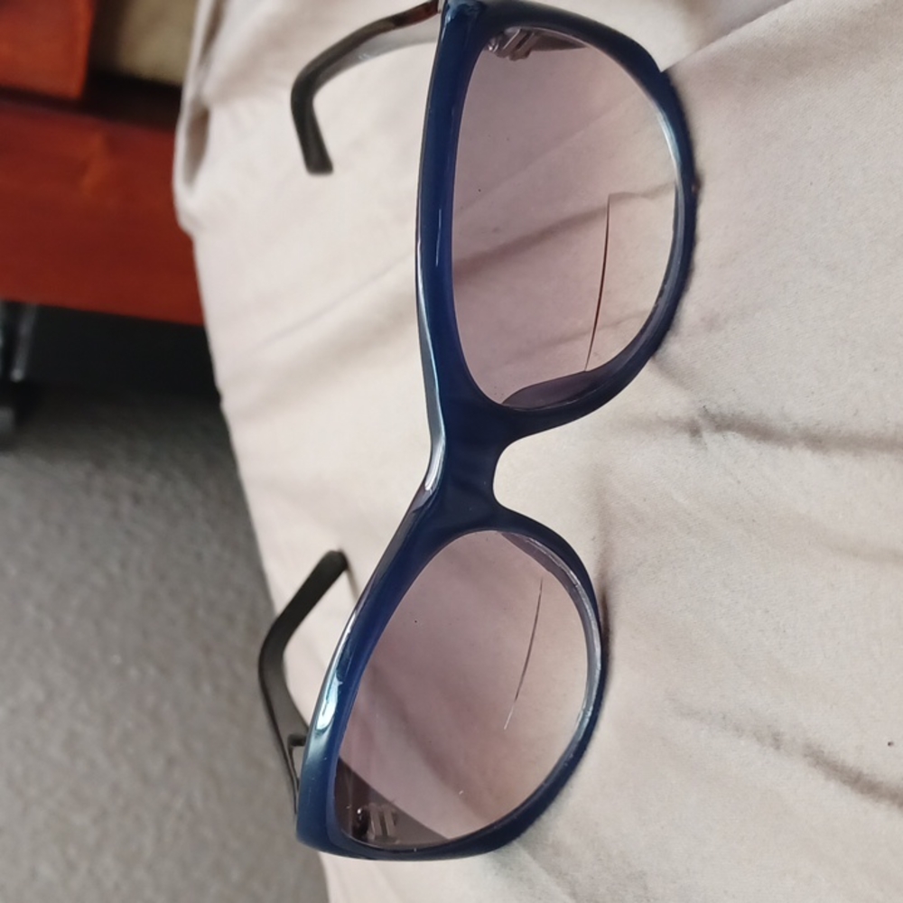 COPY - COPY - VALENTINO Glasses - Picture 2 of 6